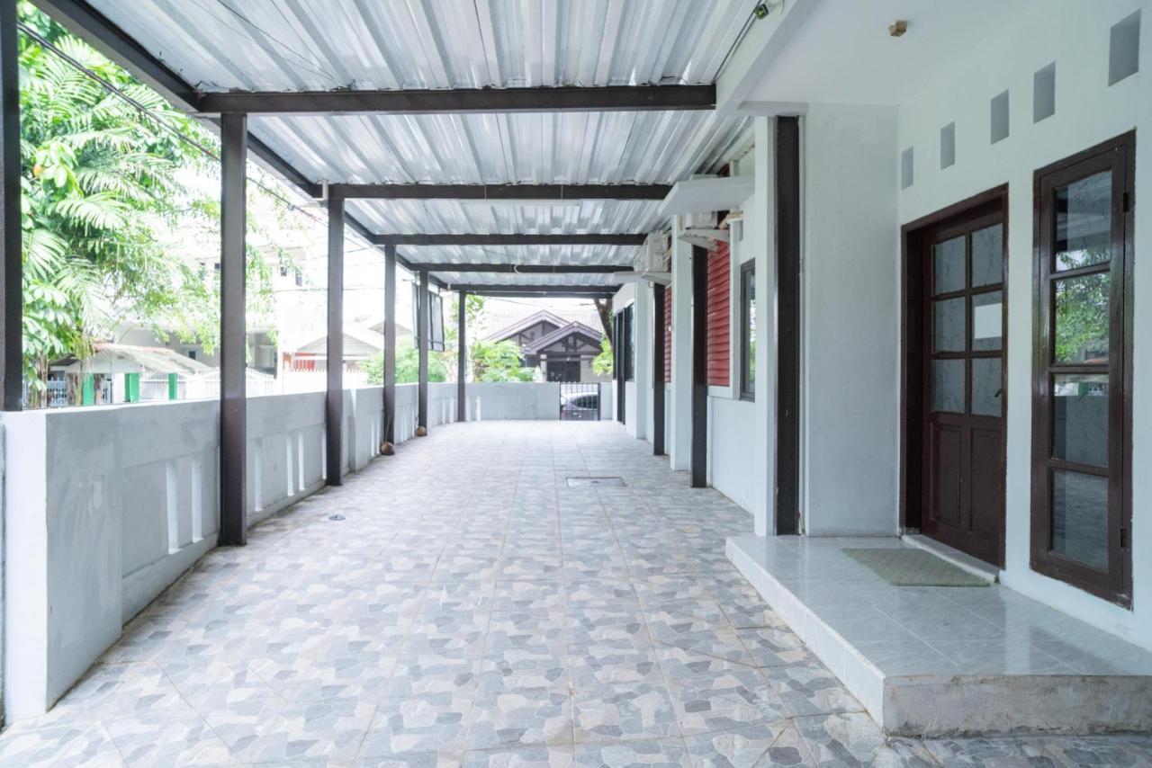 ג'קרטה Reddoorz Plus Near Itc Cempaka Mas 2 מראה חיצוני תמונה