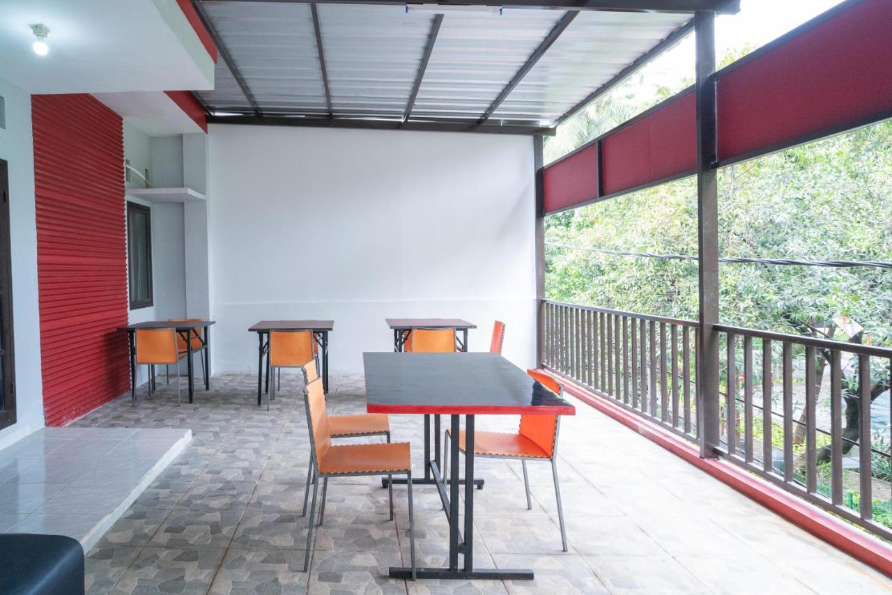 ג'קרטה Reddoorz Plus Near Itc Cempaka Mas 2 מראה חיצוני תמונה