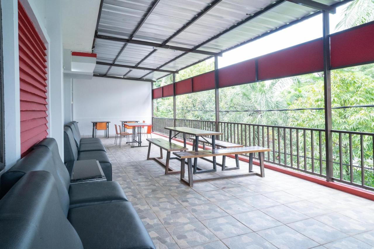ג'קרטה Reddoorz Plus Near Itc Cempaka Mas 2 מראה חיצוני תמונה